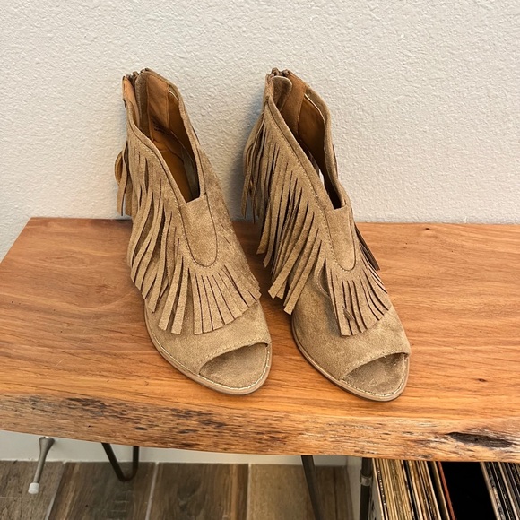 Dolce by Mojo Moxy Women’s Fringe Open-Toe Zip Ankle Boot Tan Suede Bootie 6.5 - Picture 2 of 7